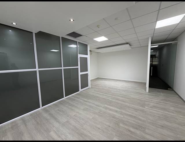 472M² BUILDING TO LET IN CLAREMONT